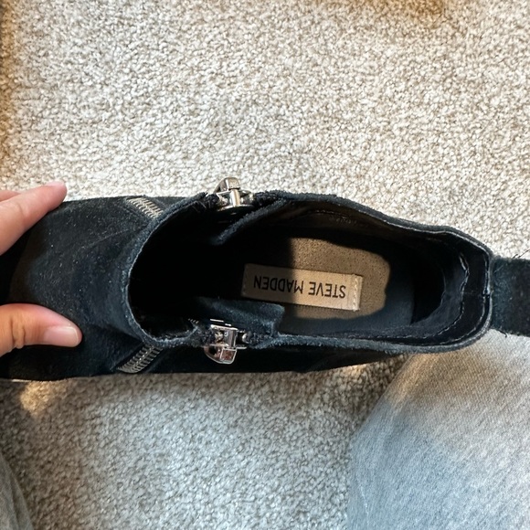 Size 9 Steve Madden Wedge Sneakers - Picture 7 of 9